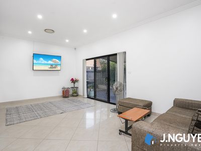2 Yeronga Close, St Johns Park
