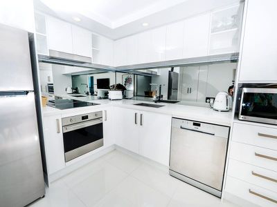 3247 / 23 Ferny Avenue, Surfers Paradise