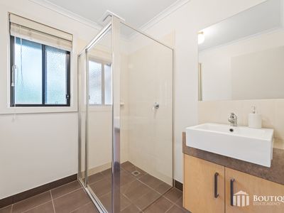 2 / 227 Outlook Drive, Dandenong North