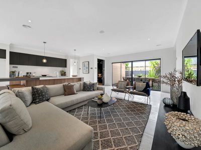 1 Tallrush Street, Clyde North