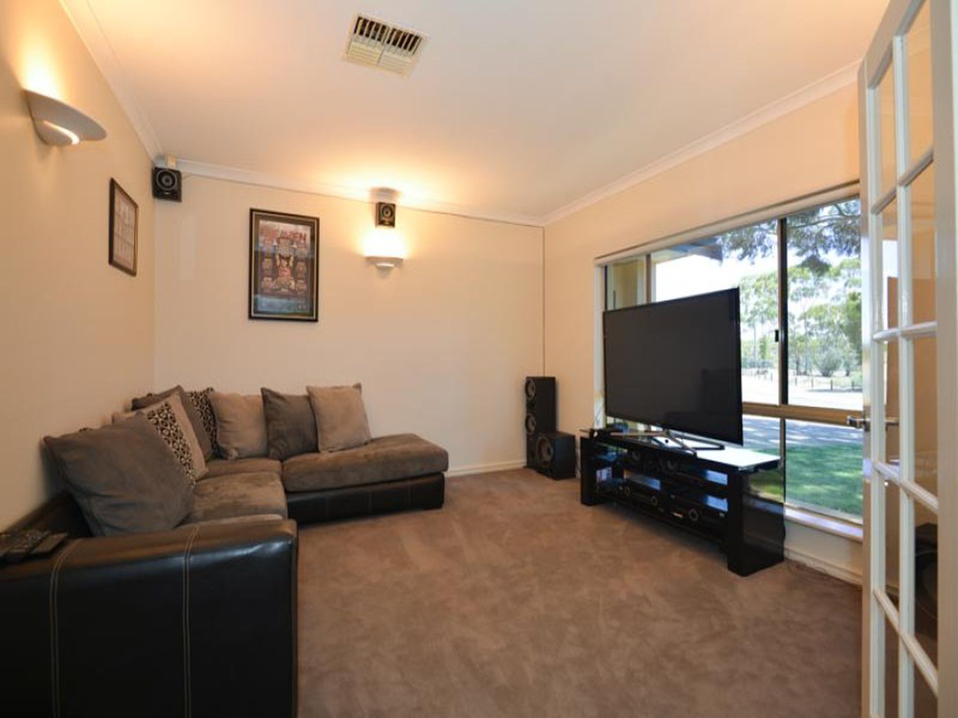 20 Riverina Way, Hannans