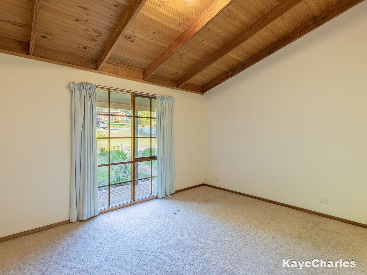 63 Beaconsfield-Emerald Road, Beaconsfield Upper