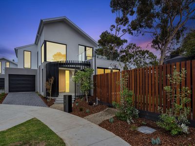 15b Curtin Court, Altona