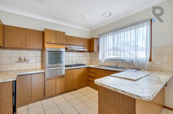 30 Glencairn Crescent, Broadmeadows