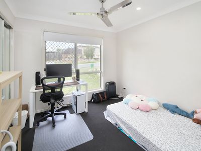 1 Myrtle Street, Deebing Heights