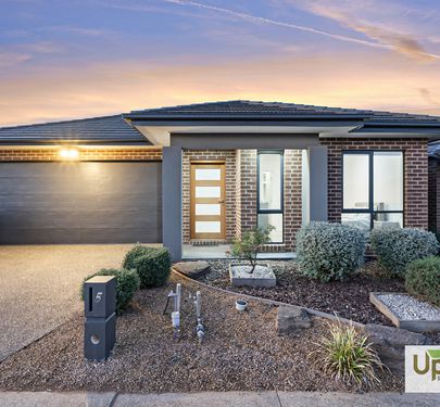 5 Barrier Parade, Clyde North