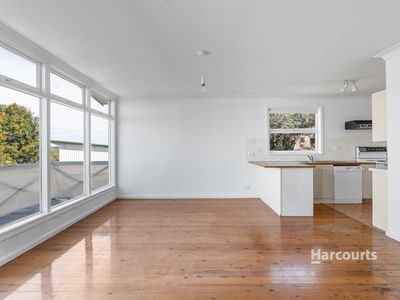 56 Sunset Strip, Manyana