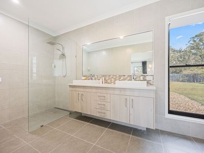 6 Jordan Close, Urangan