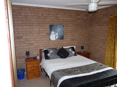 1 / 8 Robinson Street, Horsham
