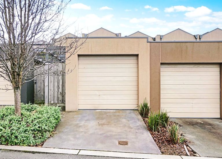 34 Demmie Mews , Lyndhurst