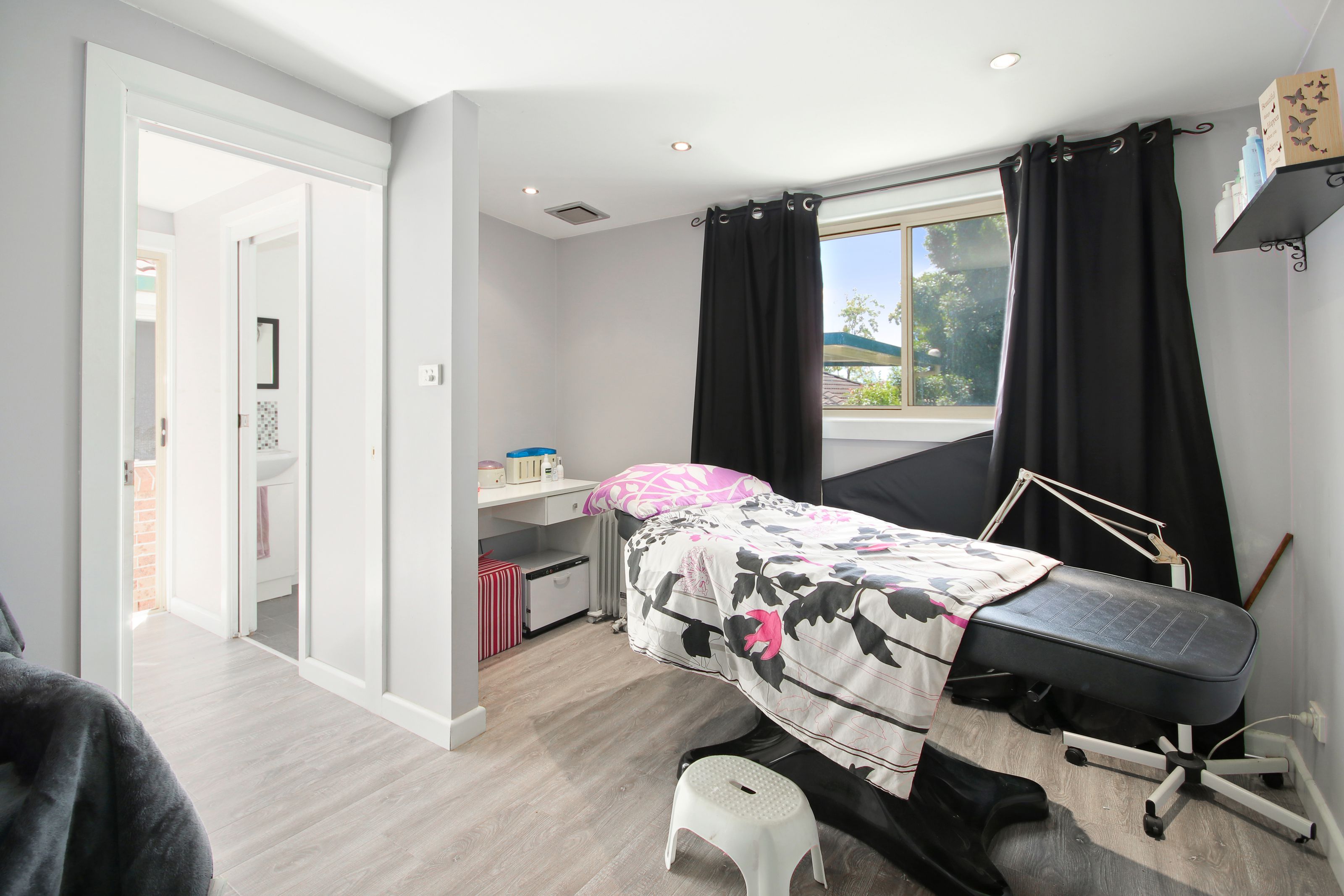 6 The Avenue, GLENMORE PARK