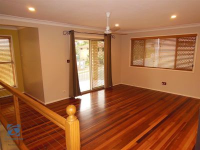 28 Hill Park Crescent, Rochedale South