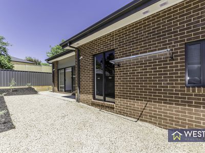 2 / 8 Montgomery Crescent, White Hills