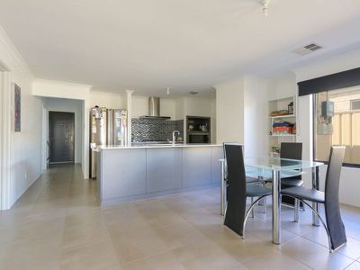 18 Baroness Road , Baldivis