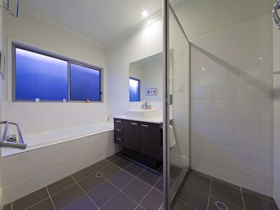 6 Thomson Place, Wakerley