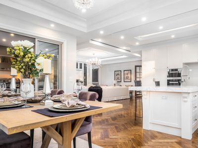 16 Elliott Avenue, Balwyn