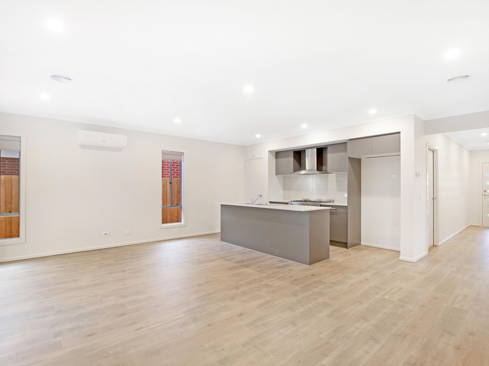 18 Marriott Blvd, Weir Views