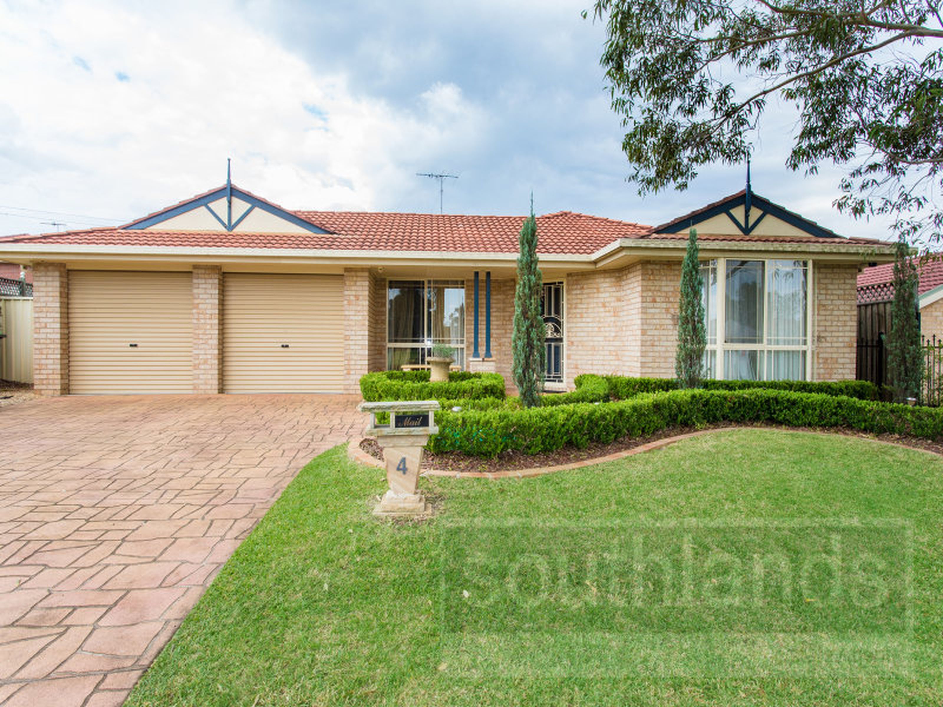 4 Brigadoon Ave, GLENMORE PARK