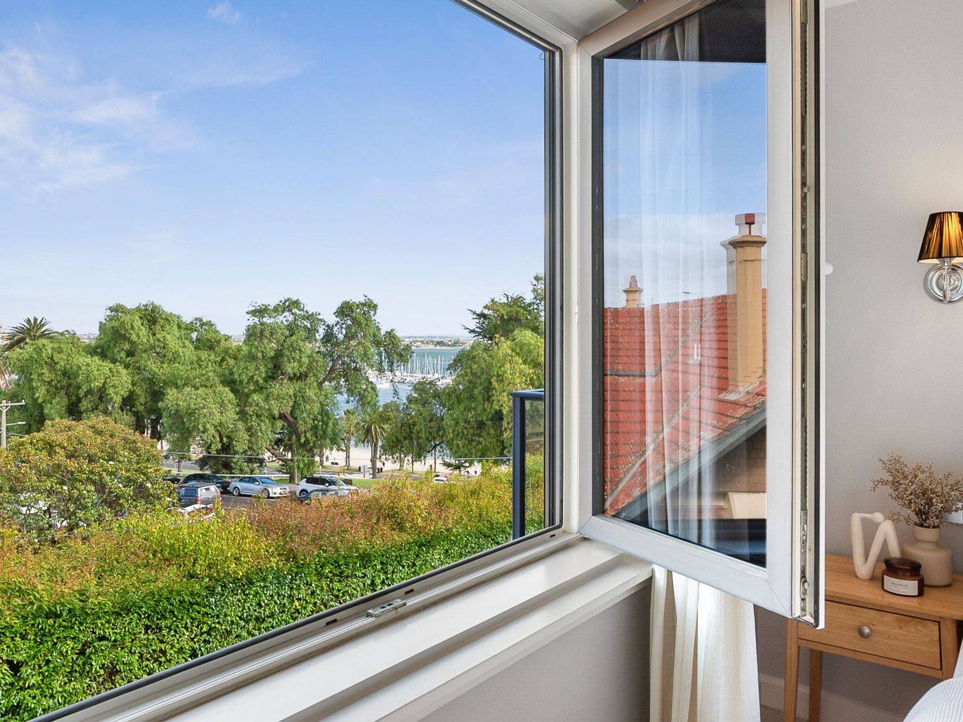10 / 50 Eastern Beach Road, Geelong