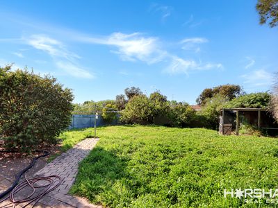 8 Henderson Avenue, Horsham