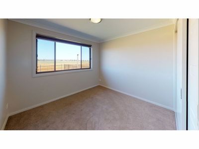 24 Waterfall Crescent, Dubbo