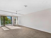 29 / 10 Grand Parade, Kawana Island