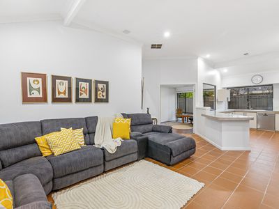10 Emander Drive, Dianella