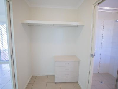 50 Giles Avenue, Newman