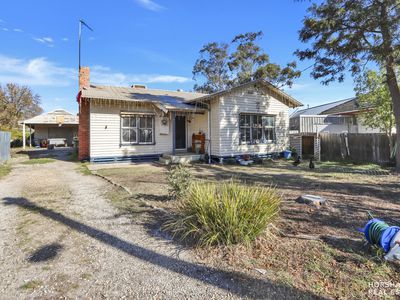 8 Sinclair Place, Horsham