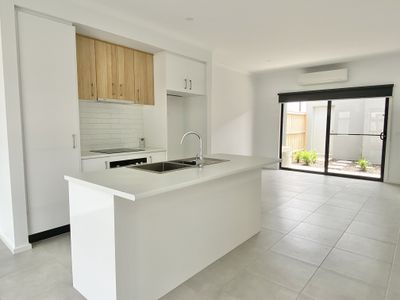 18 Mayall Cres, Wyndham Vale