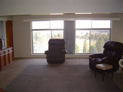 2R Acacia Drive, Dubbo
