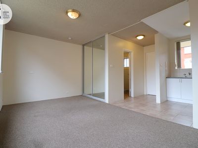 5 / 4 Bank Street, Meadowbank