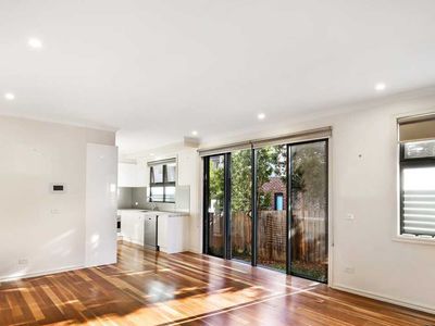 2 / 4 Fortune Street, Box Hill North