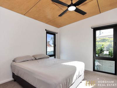 2 / 24 Begg Street, Horsham