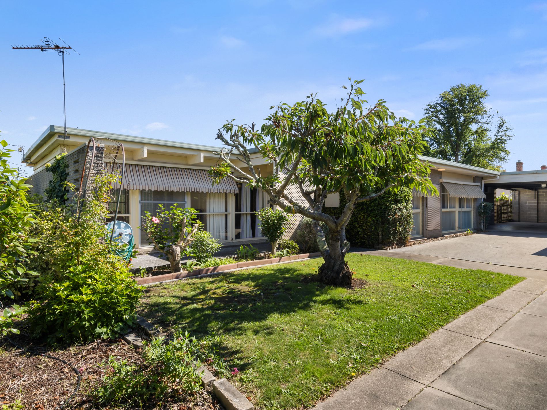 27 Turnbull Street, Sale, Sale - Image 1