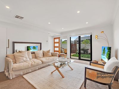 6 / 2  ROUSEABOUT STREET , Lawson
