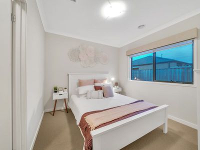 8 Kamala Road, Clyde North