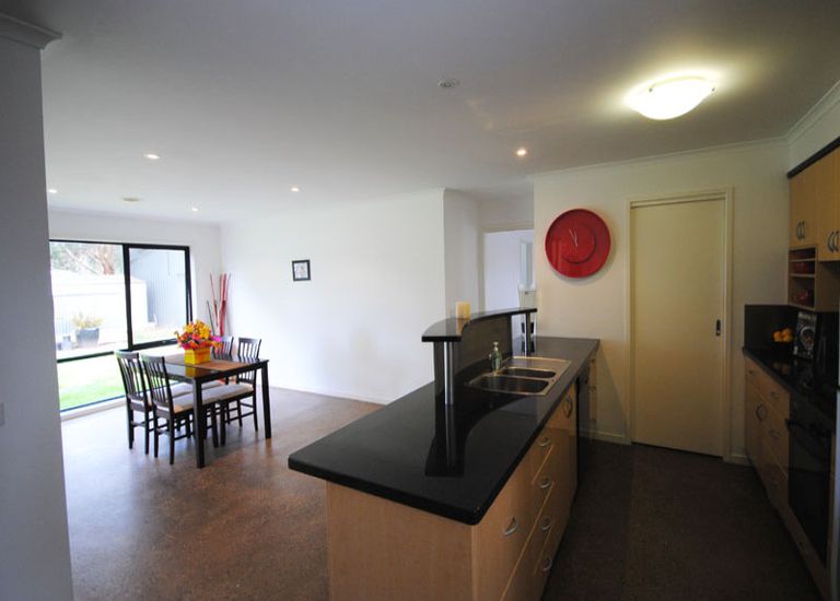 1 Burns Rd, Portland