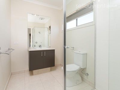 27 AXFORD BOULEVARD, Wodonga