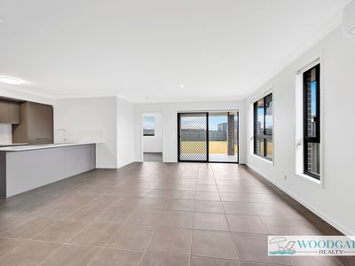 2 / 15 Oystercatcher St, Woodgate