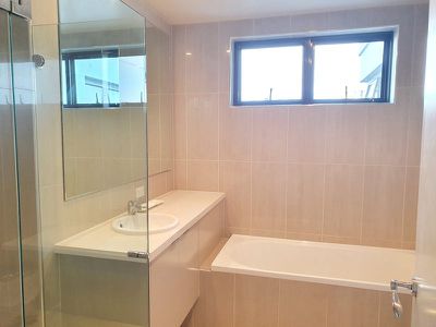 3 / 2 Bay Drive, Meadowbank