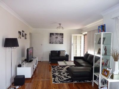 8 Knock Cres, Beverly Hills