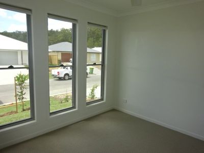 1 / 11 Velox Circuit, Upper Coomera