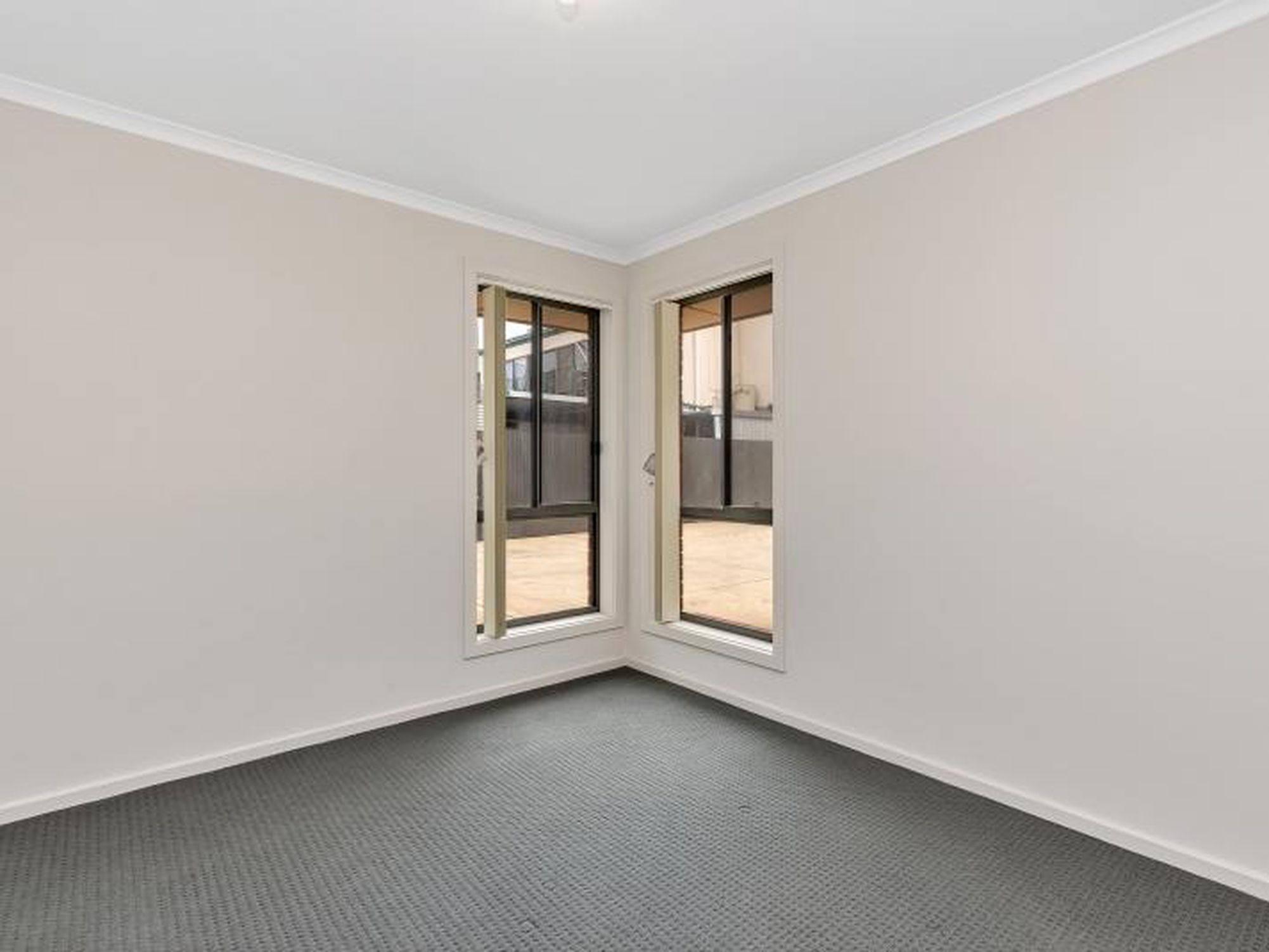 2 / 54 Trimmer Parade, Woodville West