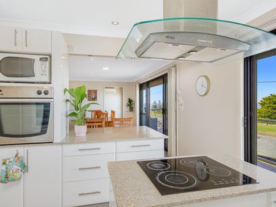 19 Dalmeny Drive, Kianga
