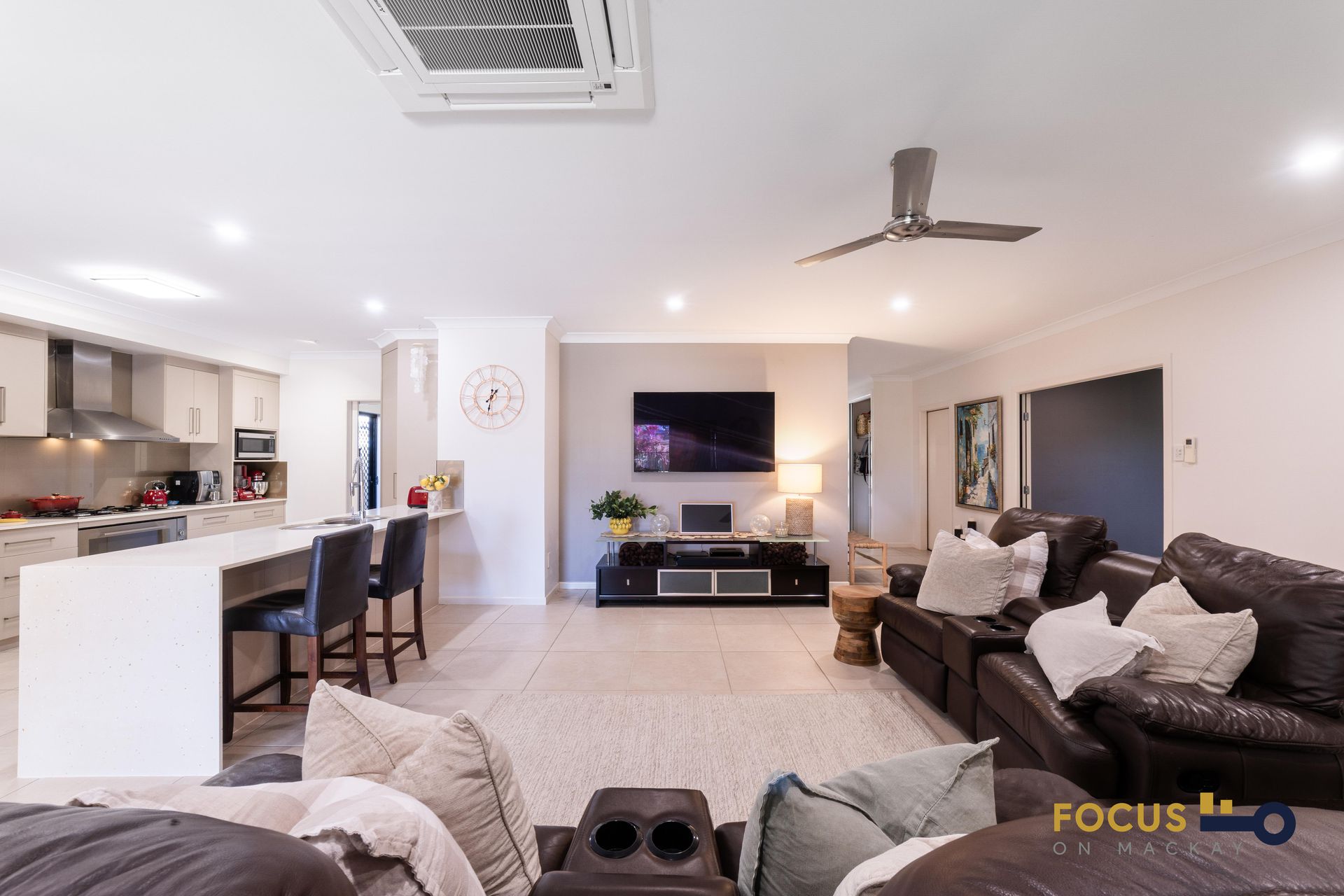 House / 6 Pavillion Court, Glenella
