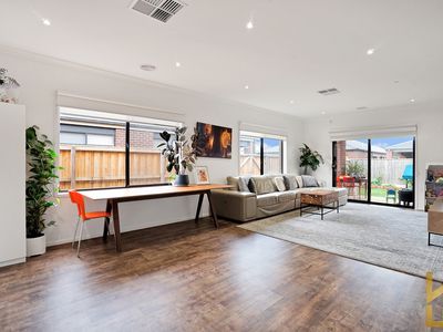 18 Sugarlea Street, Manor Lakes