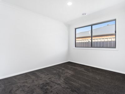 23 BOTH STREET, Leneva