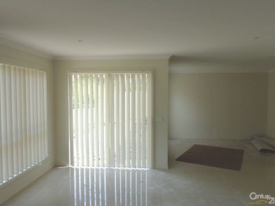 1 / 5 Lima Place, Pakenham