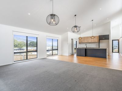 2 / 3 Ashy Way, Huonville